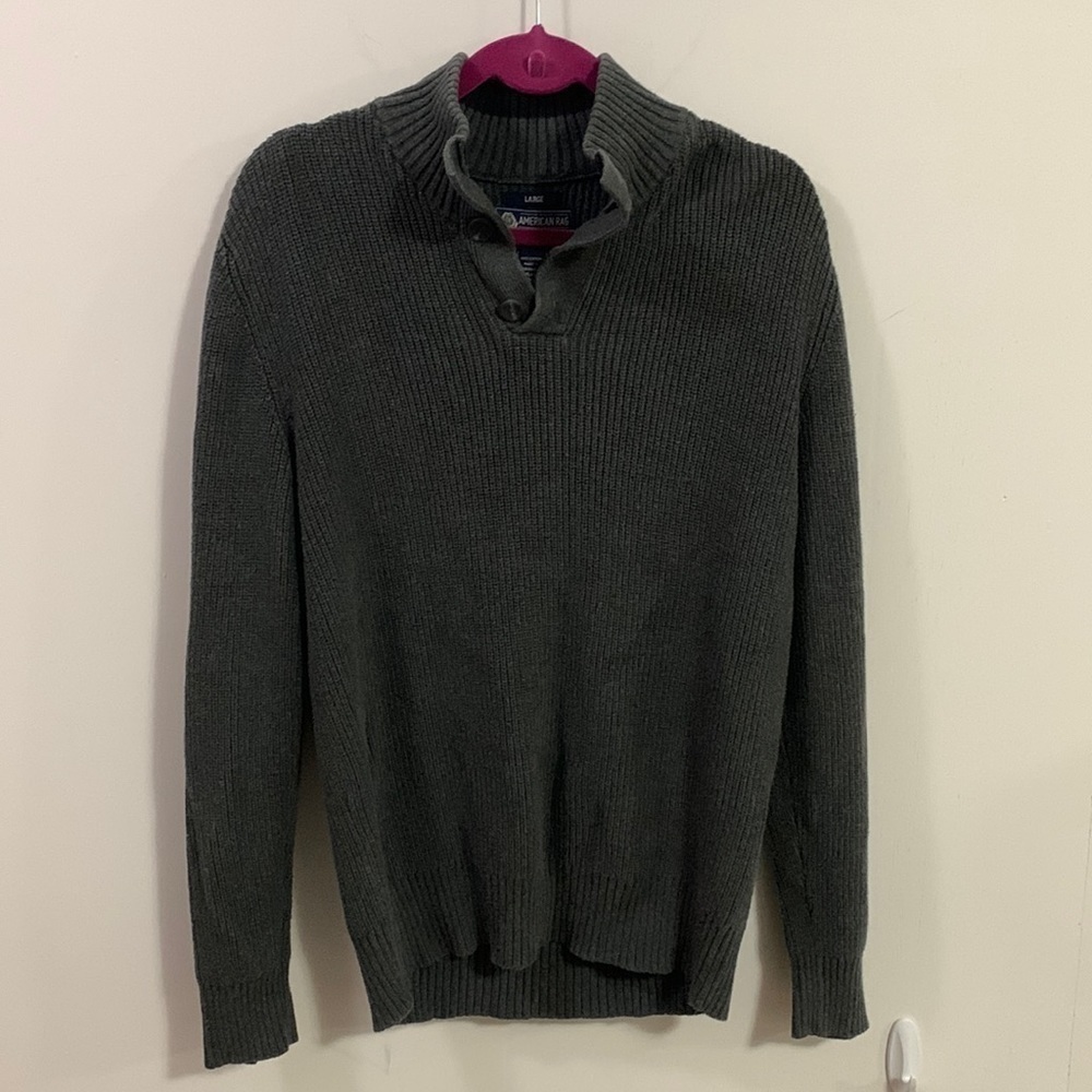 American Rag Men’s long sleeve sweater Sz Lg 3 buttons at neck-good condition